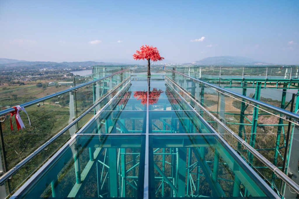 Pha Ngao Skywalk Chiang Rai